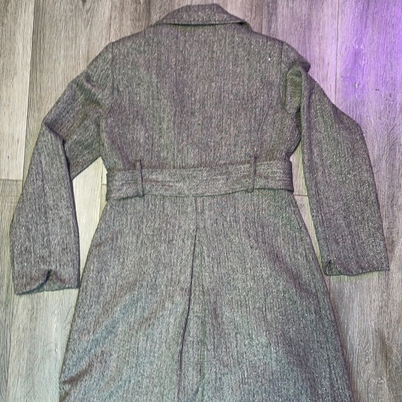 Classic black and grey coat. Missing one button - Picture 5 of 8